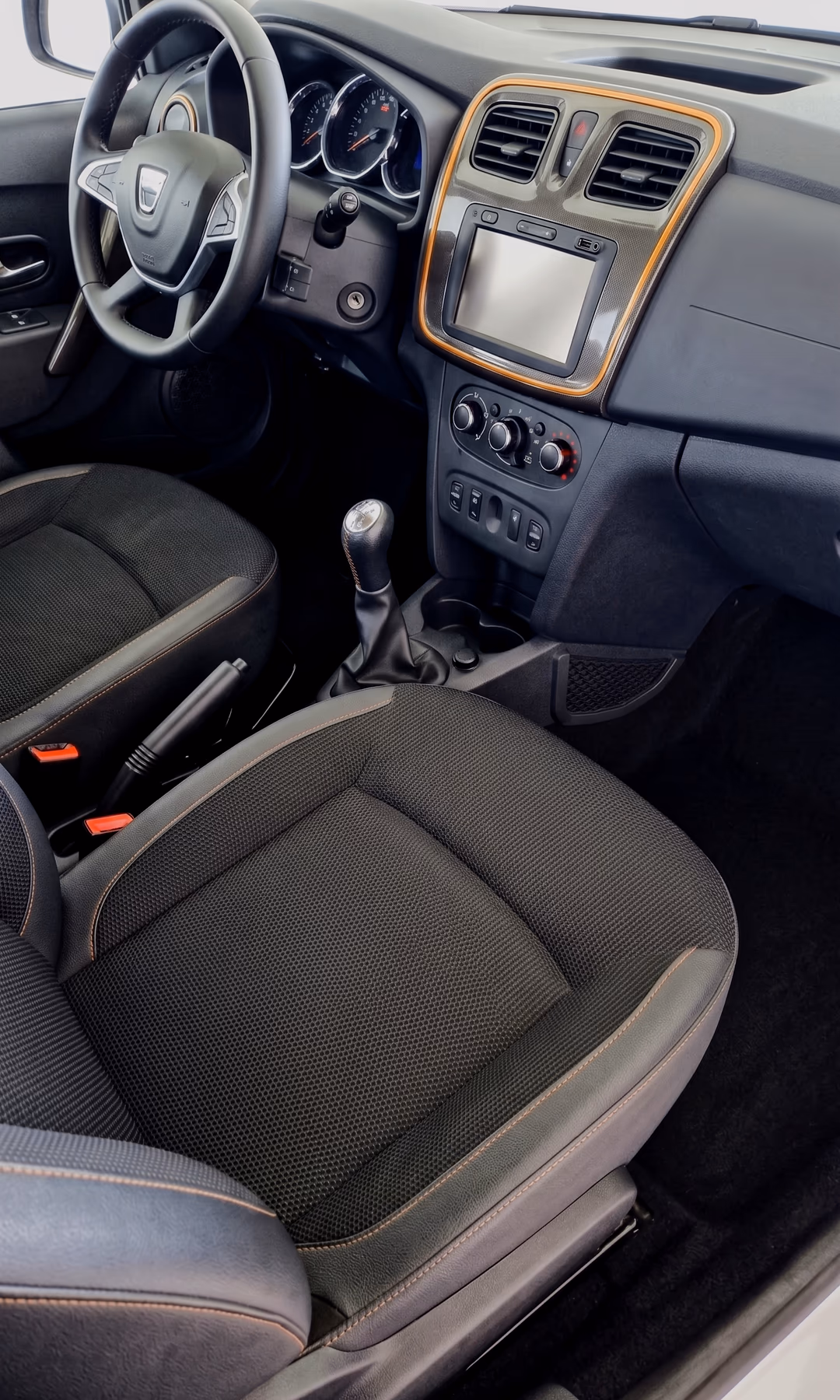 Interior de coche después de la limpieza ONYX en Sagunto