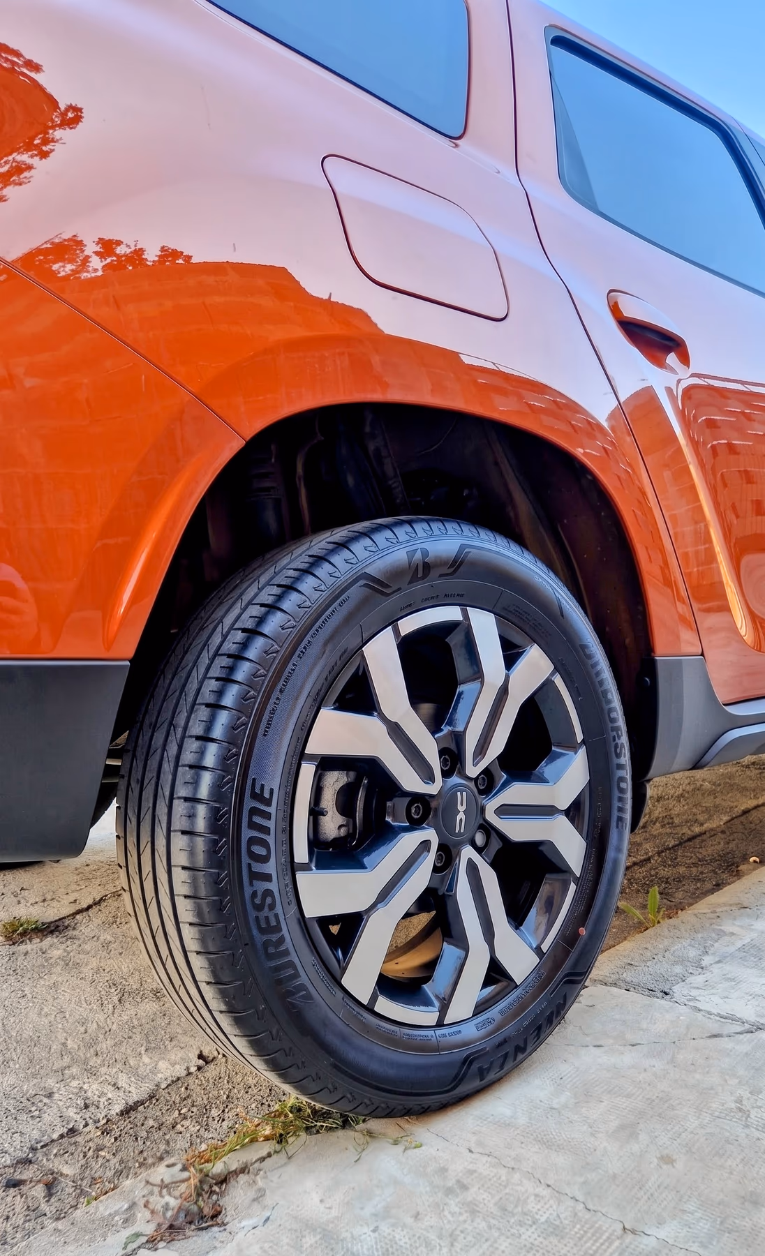 Llanta después de limpieza detailing ONYX